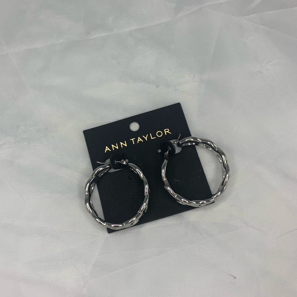 NWT Ann Taylor Silver Hoop Chain-link Earrings